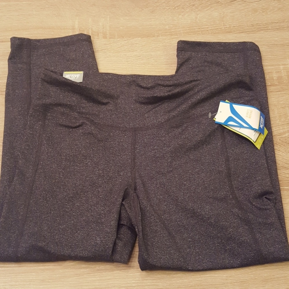 NWT Old Navy Active Fitted Capris